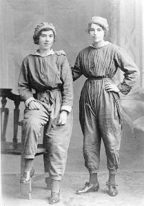 Female workers at Short Brothers about 1918 [Z50/142/461]